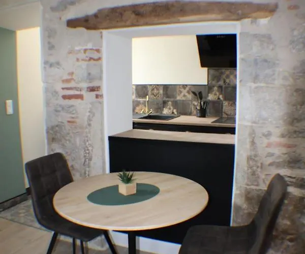 アパート Joli En Rez-de-chaussee プラディーヌ